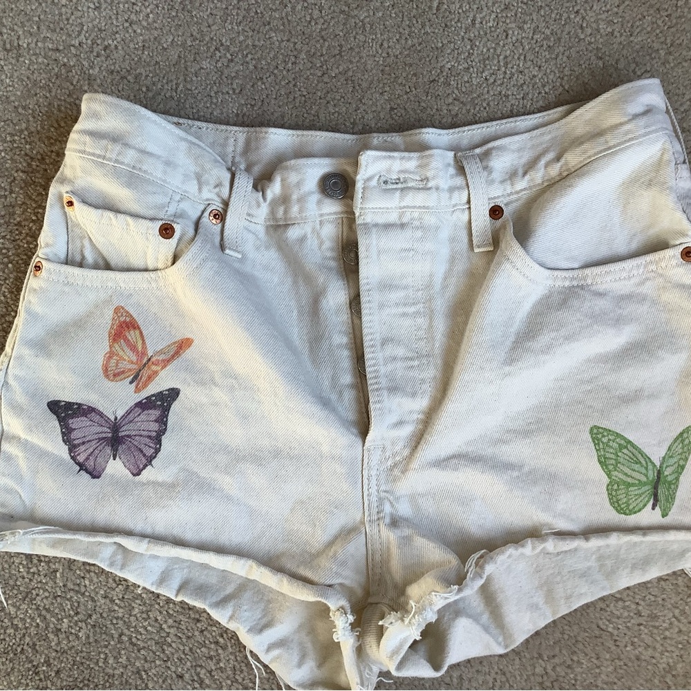 Levi’s 501 shorts. Off white/butterflies  29 W  100% cotton
